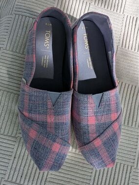 TOMS Pink & Gray Plaid Slip-On Flats